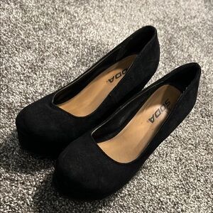 Soda Black Platform Shoes with Elegant Design